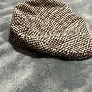 London Fog Houndstooth Checkered Cap